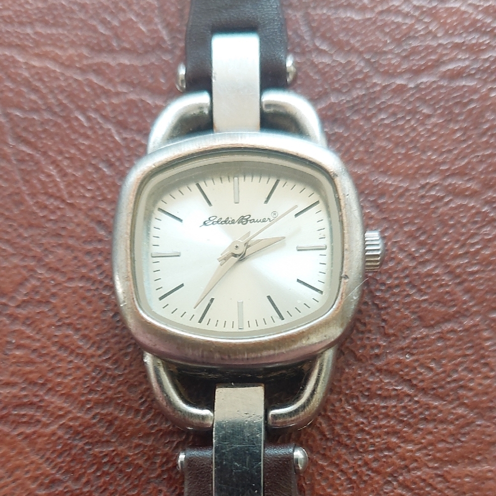 ​Eddie Bauer Ladies Silver Tone Cushion Watch - Genuine Leather Strap